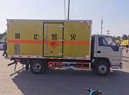 新兴爆破器材运输车技术升级与安全合规新趋势
